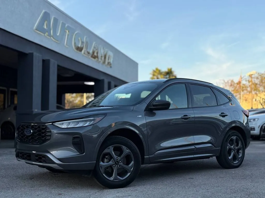 2024 Ford Escape ST-Line's photo