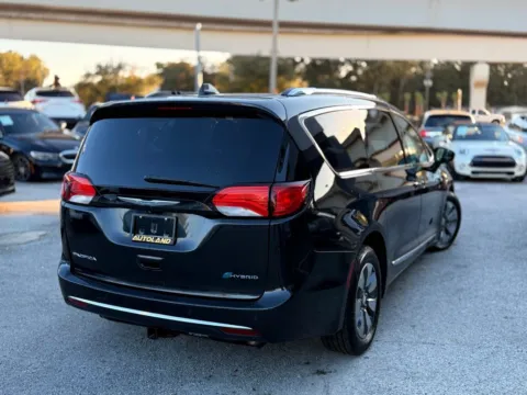 More photos of 2018 Chrysler Pacifica Hybrid Limited at AUTOLAND, FL