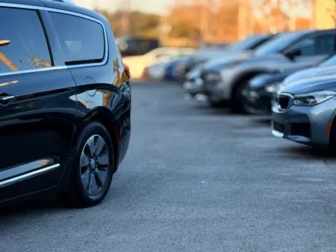 Photos of 2018 Chrysler Pacifica Hybrid Limited for sale in Jacksonville, FL at AUTOLAND