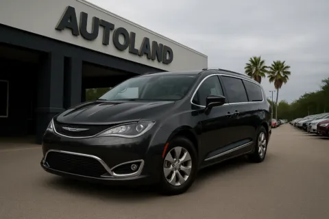 Black 2018 Chrysler Pacifica Hybrid Limited for sale in Jacksonville, FL