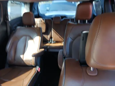 More photos of 2018 Chrysler Pacifica Hybrid Limited at AUTOLAND, FL