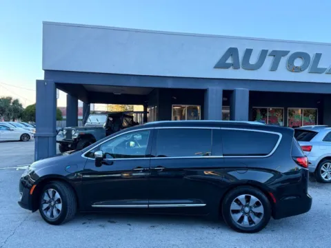 Another view of 2018 Chrysler Pacifica Hybrid Limited for sale in Jacksonville, FL at AUTOLAND