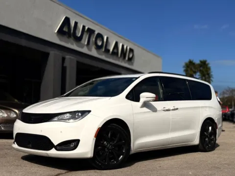 White 2020 Chrysler Pacifica Limited for sale in Jacksonville, FL