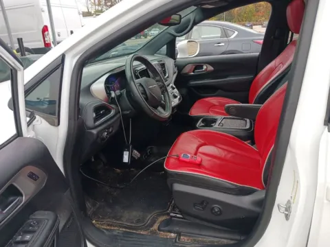 Photos of 2020 Chrysler Pacifica Limited for sale in Jacksonville, FL at AUTOLAND