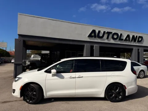 Photos of 2020 Chrysler Pacifica Limited for sale in Jacksonville, FL at AUTOLAND
