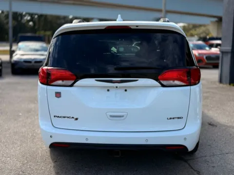 More photos of 2020 Chrysler Pacifica Limited at AUTOLAND, FL