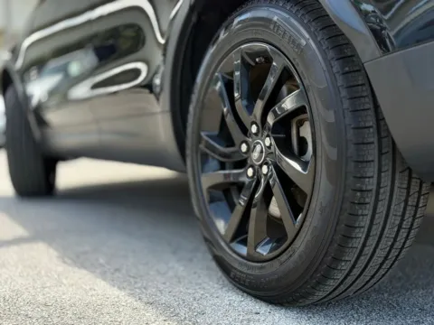 Another view of 2019 Land Rover Discovery SE for sale in Jacksonville, FL at AUTOLAND