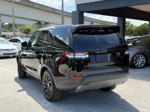More photos of 2019 Land Rover Discovery SE at AUTOLAND, FL