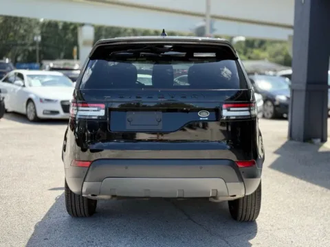 More photos of 2019 Land Rover Discovery SE at AUTOLAND, FL