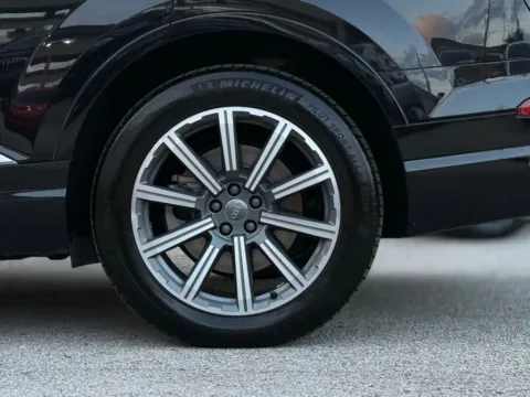 More photos of 2019 Audi Q7 55 Premium Plus at AUTOLAND, FL