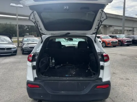 More photos of 2018 Jeep Cherokee Latitude at AUTOLAND, FL