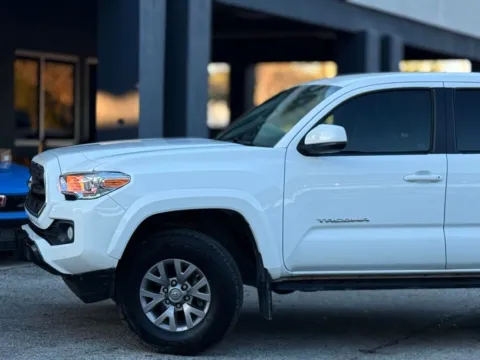 Photos of 2017 Toyota Tacoma SR5 for sale in Jacksonville, FL at AUTOLAND