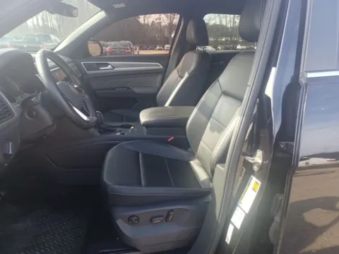 Photos of 2021 Volkswagen Atlas Cross Sport 2.0T SE w/Technology for sale in Jacksonville, FL at AUTOLAND