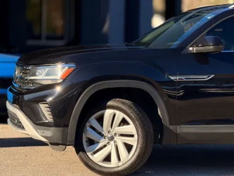 Photos of 2021 Volkswagen Atlas Cross Sport 2.0T SE w/Technology for sale in Jacksonville, FL at AUTOLAND