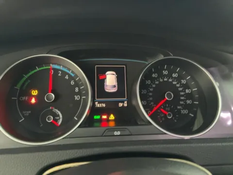 More photos of 2016 Volkswagen e-Golf SE at AUTOLAND, FL