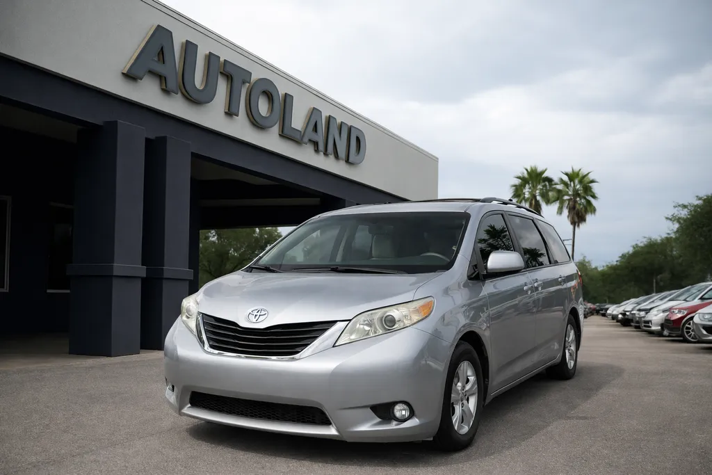 2011 Toyota Sienna LE for sale in Jacksonville, FL