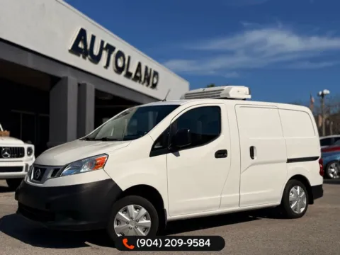 White 2015 Nissan NV200 SV for sale in Jacksonville, FL