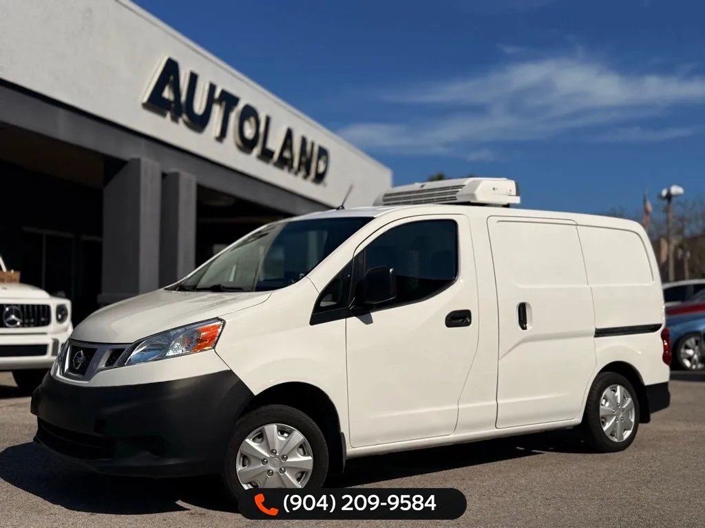 White 2015 Nissan NV200 SV for sale in Jacksonville, FL