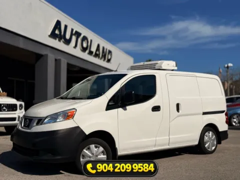 White 2015 Nissan NV200 SV for sale in Jacksonville, FL