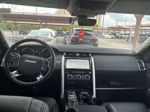 More photos of 2017 Land Rover Discovery HSE at AUTOLAND, FL