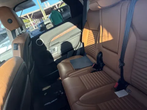 More photos of 2018 Land Rover Discovery HSE at AUTOLAND, FL