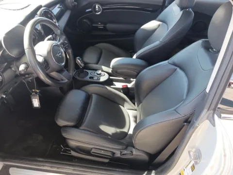 More photos of 2022 MINI Cooper SE Electric Signature at AUTOLAND, FL