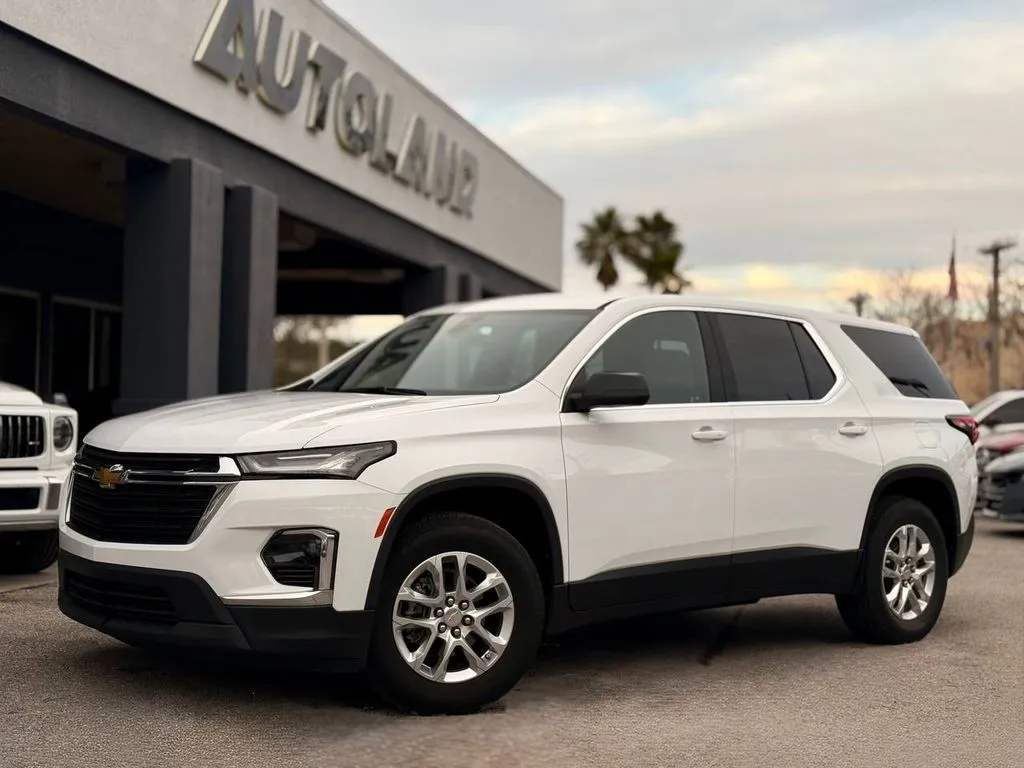White 2023 Chevrolet Traverse LS for sale in Jacksonville, FL