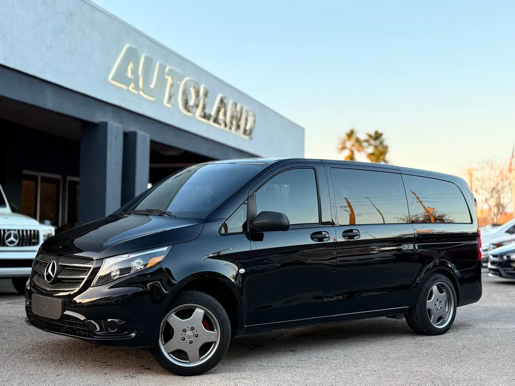 Black 2018 Mercedes-Benz Metris Passenger for sale in Jacksonville, FL