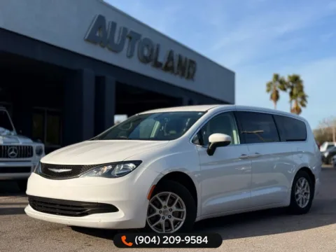 White 2017 Chrysler Pacifica LX for sale in Jacksonville, FL