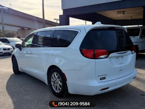 More photos of 2017 Chrysler Pacifica LX at AUTOLAND, FL
