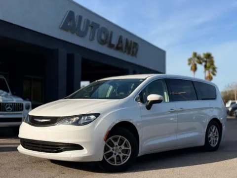 White 2017 Chrysler Pacifica LX for sale in Jacksonville, FL
