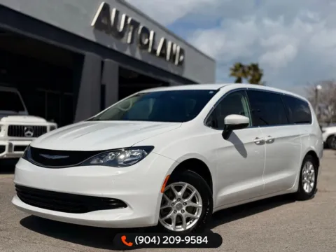 White 2017 Chrysler Pacifica LX for sale in Jacksonville, FL