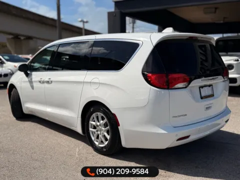 More photos of 2017 Chrysler Pacifica LX at AUTOLAND, FL