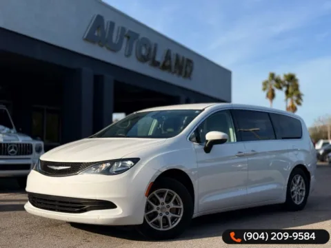 White 2017 Chrysler Pacifica LX for sale in Jacksonville, FL