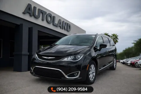Black 2019 Chrysler Pacifica Touring L for sale in Jacksonville, FL