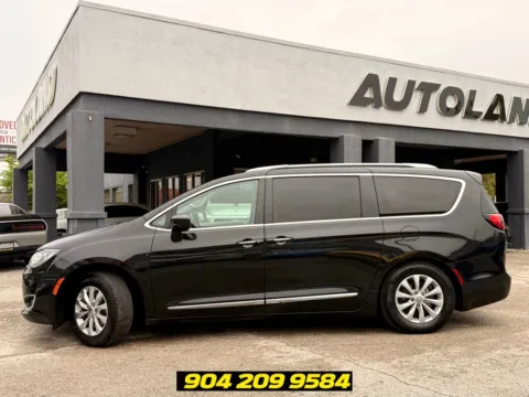 More photos of 2019 Chrysler Pacifica Touring L at AUTOLAND, FL