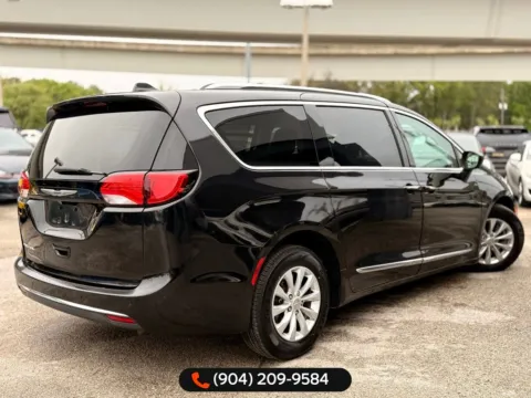 More photos of 2019 Chrysler Pacifica Touring L at AUTOLAND, FL