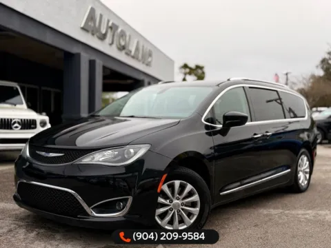 Black 2019 Chrysler Pacifica Touring L for sale in Jacksonville, FL