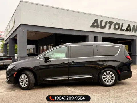 More photos of 2019 Chrysler Pacifica Touring L at AUTOLAND, FL