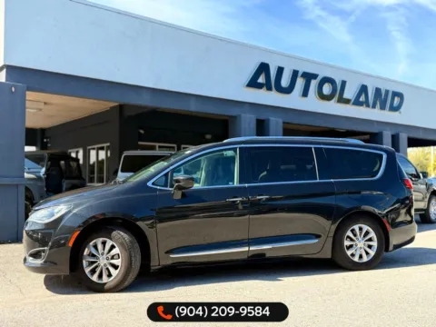 More photos of 2019 Chrysler Pacifica Touring L at AUTOLAND, FL