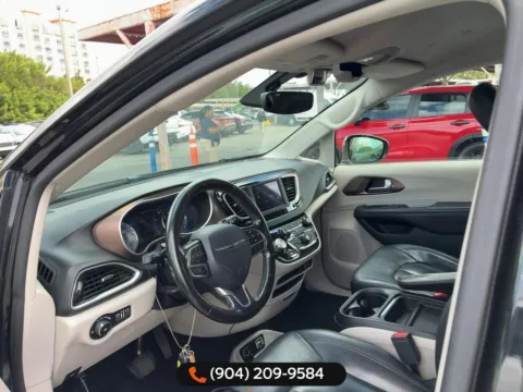 More photos of 2019 Chrysler Pacifica Touring L at AUTOLAND, FL