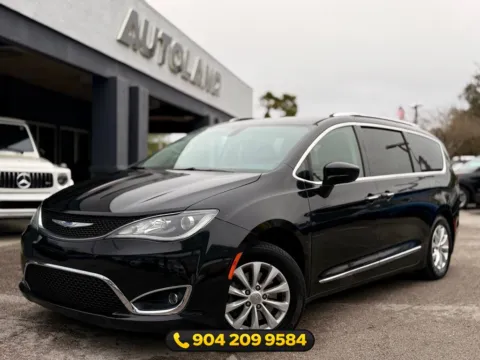 Black 2019 Chrysler Pacifica Touring L for sale in Jacksonville, FL