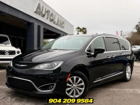 Black 2019 Chrysler Pacifica Touring L for sale in Jacksonville, FL