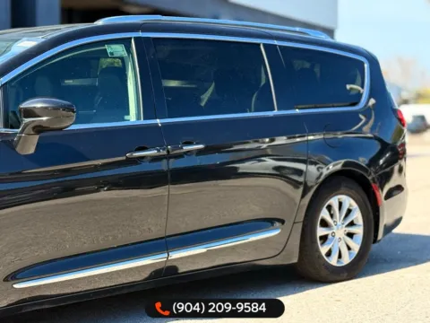 More photos of 2019 Chrysler Pacifica Touring L at AUTOLAND, FL
