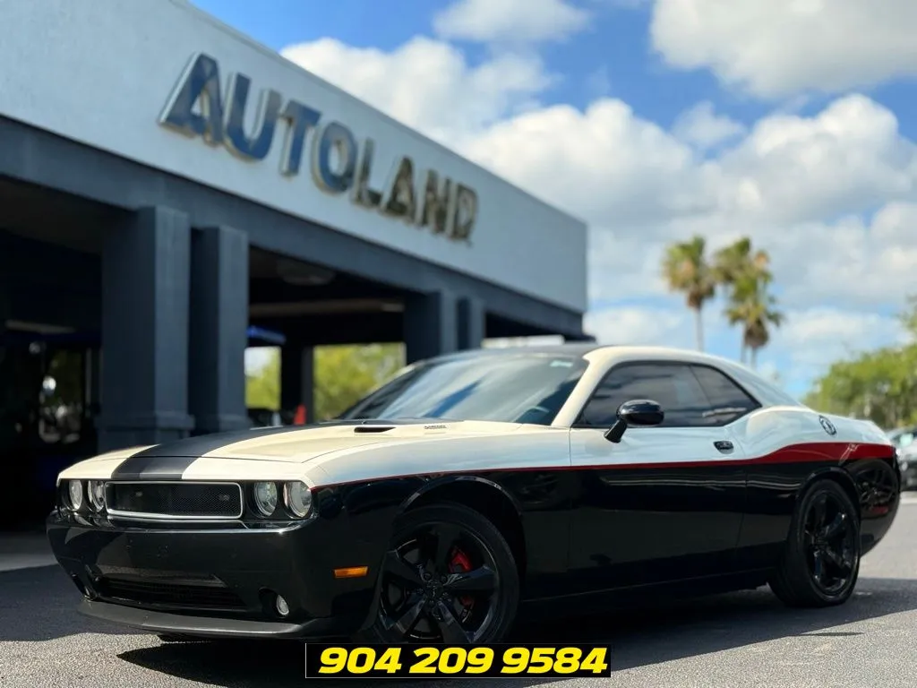 2013 Dodge Challenger R/T's photo