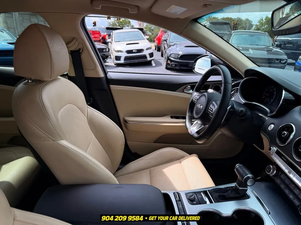 2022 Kia Stinger 38