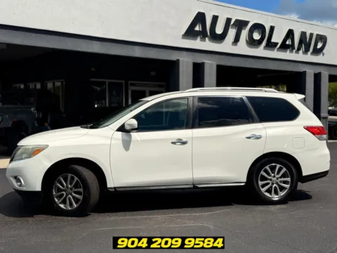 More photos of 2016 Nissan Pathfinder SV at AUTOLAND, FL