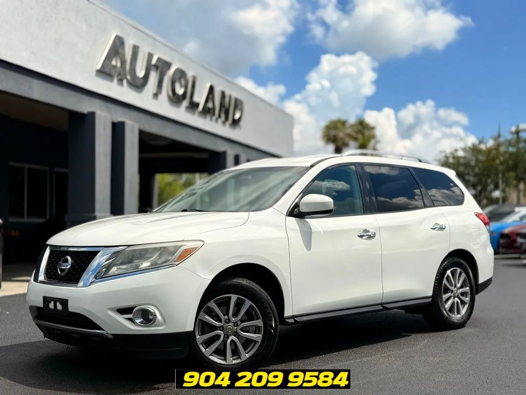 2016 Nissan Pathfinder SV 2WD's photo