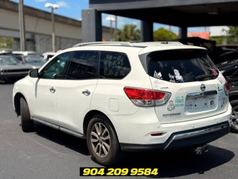 More photos of 2016 Nissan Pathfinder at AUTOLAND, FL