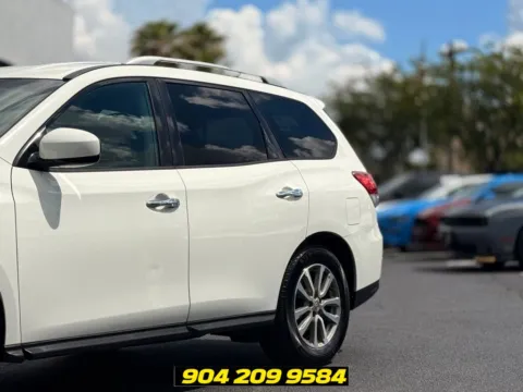 More photos of 2016 Nissan Pathfinder SV at AUTOLAND, FL